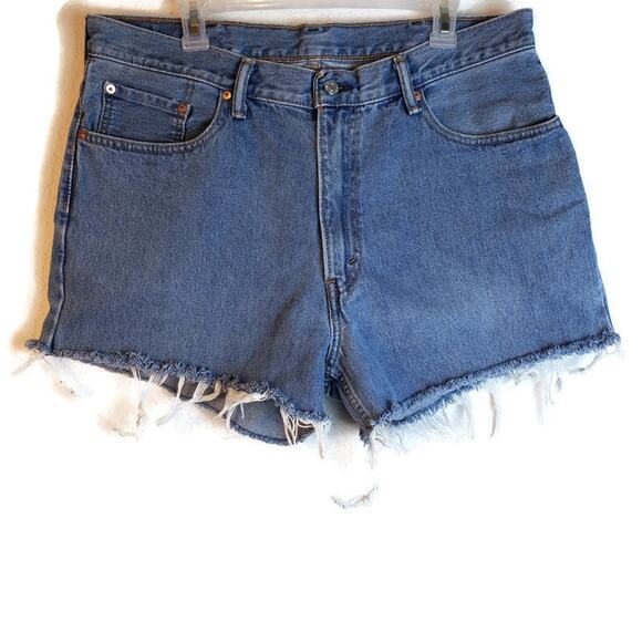 Vintage Levi's 560 Mom Cut-Off Hi-Rise Jean Shorts Size 38